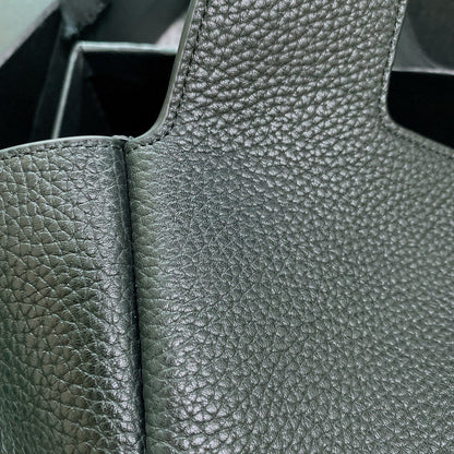 LE 5 À 7 BEA IN GRAINED LEATHER BLACK