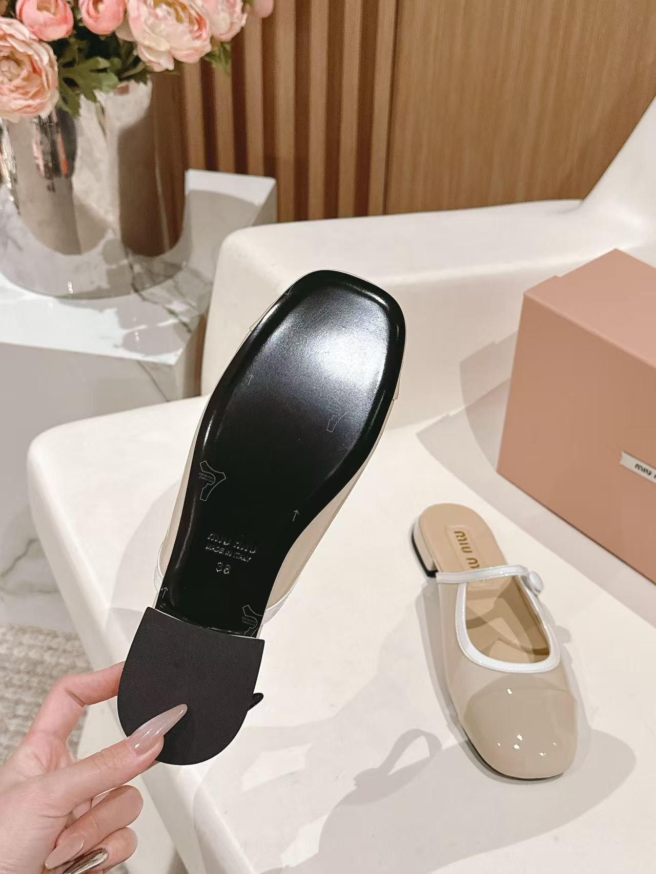 MM MULES IN BEIGE LAMBSKIN