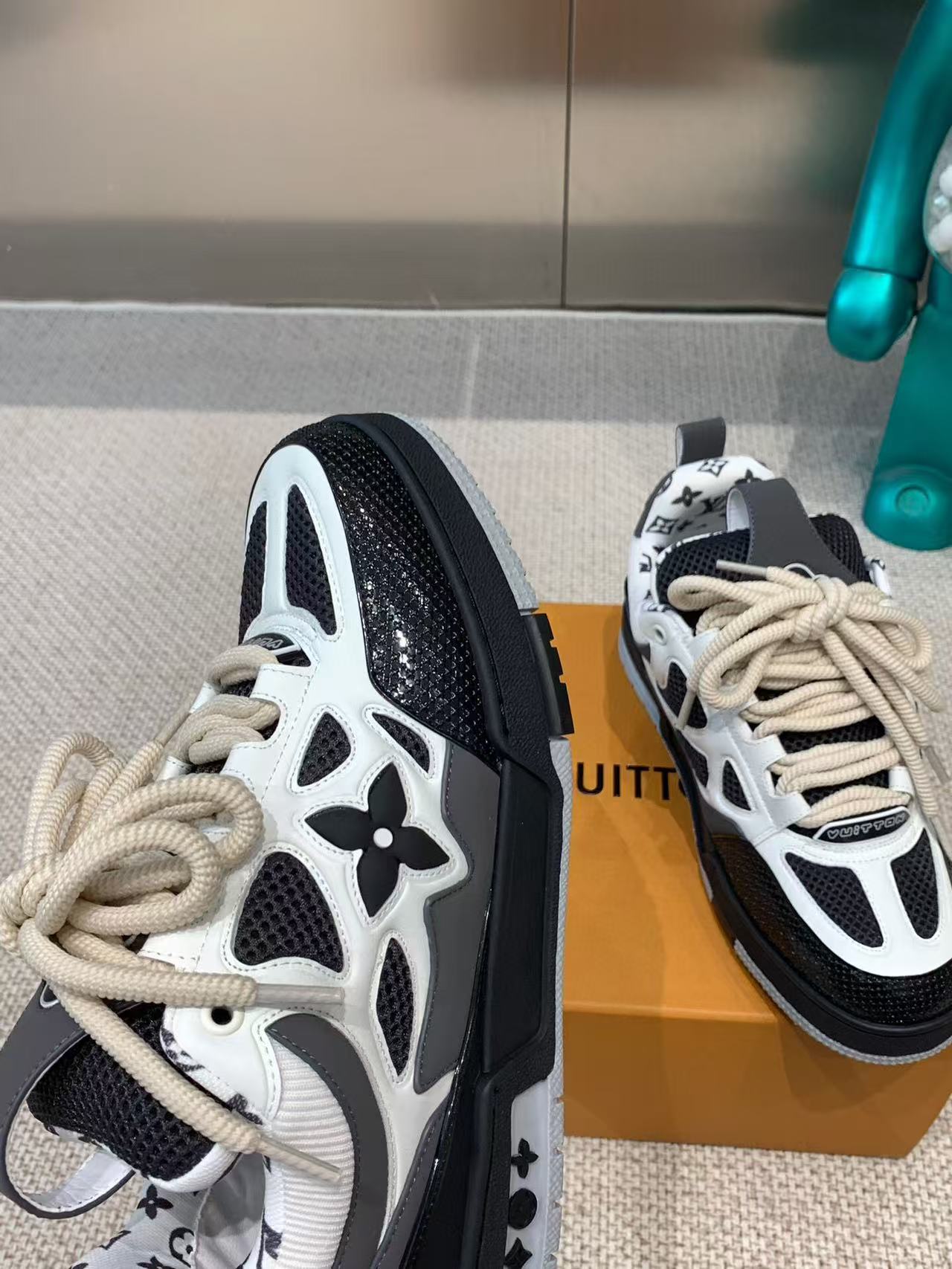 LV SKATE SNEAKER BLACK MIX WHITE COWHIDE