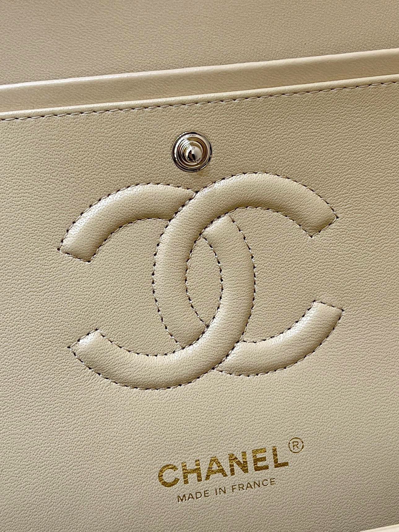 FLAP BAG 25 IN BEIGE LAMBSKIN GOLD HARDWARE