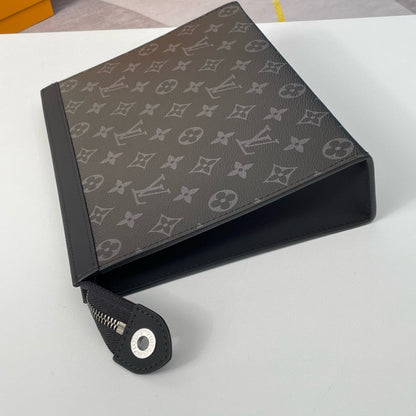 POCHETTE VOYAGE MM 26 MONOGRAM BLACK CALFSKIN