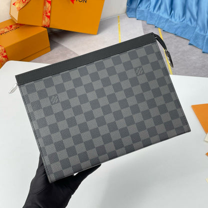 POCHETTE VOYAGE N41696 MM 26 MONOGRAM BLACK CALFSKIN