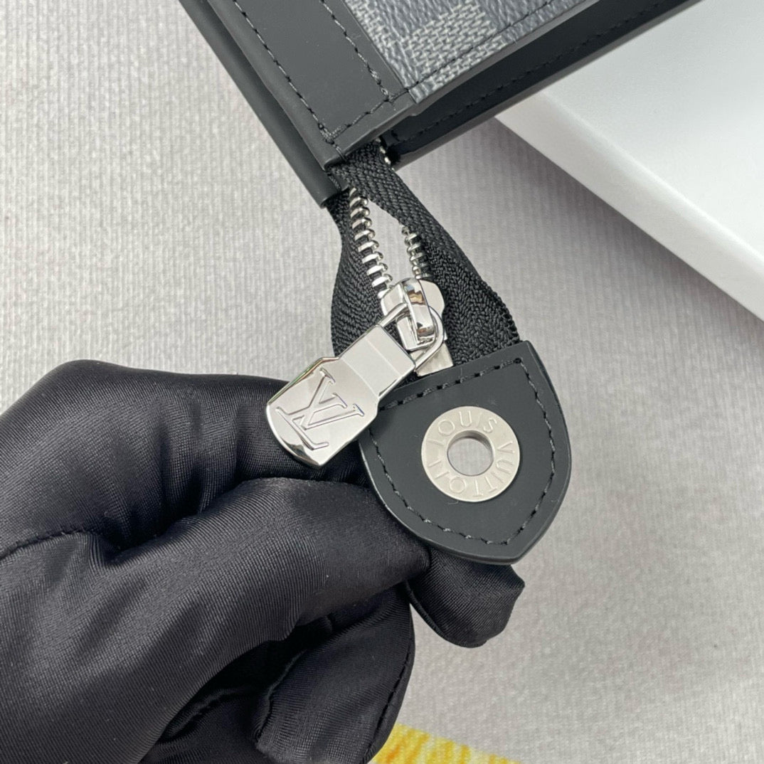 POCHETTE VOYAGE N41696 MM 26 MONOGRAM BLACK CALFSKIN