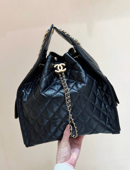CC 25 HANDBAG IN BLACK 40 GRAINED CALFSKIN GOLD HARDWARE