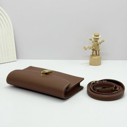 EXTRA POCHETTE 18 IN CARAMEL SUGAR CALFSKIN GOLD HARDWARE