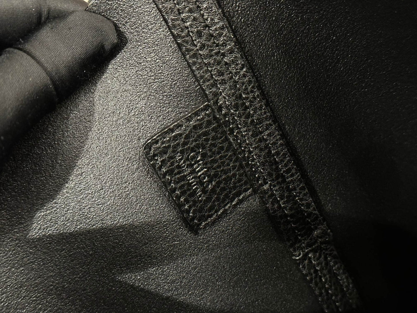 Chlo Spin tote bag in black grained leather