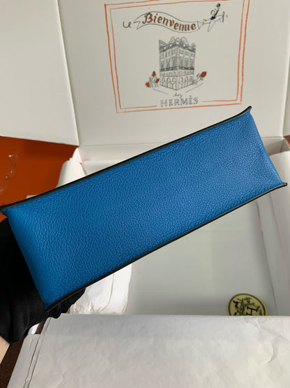 KELLY DANSE 22 EVERCOLOR BLUE IN CALFSKIN GOLD HARDWARE