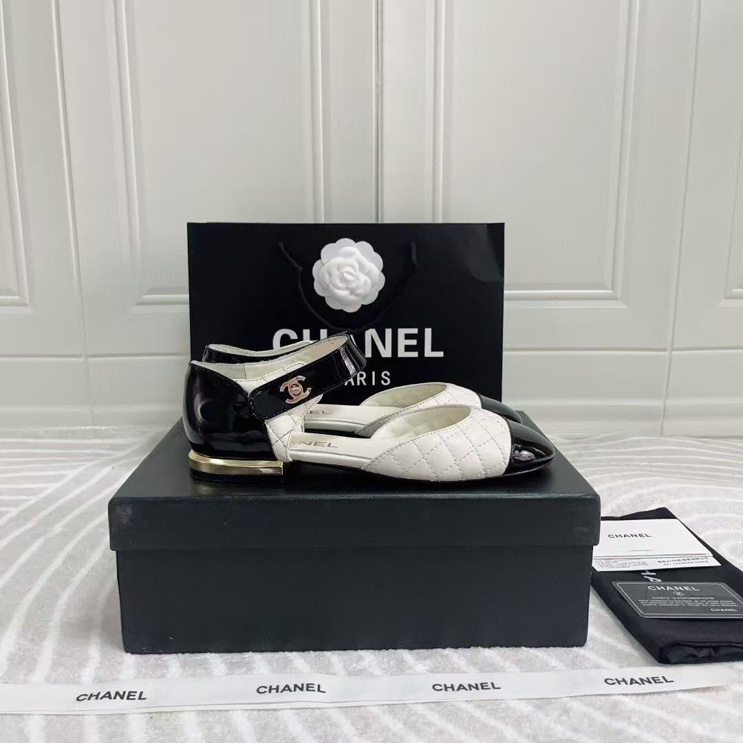 CC FLAT SANDAL IN WHITE MIX BLACK CALFSKIN