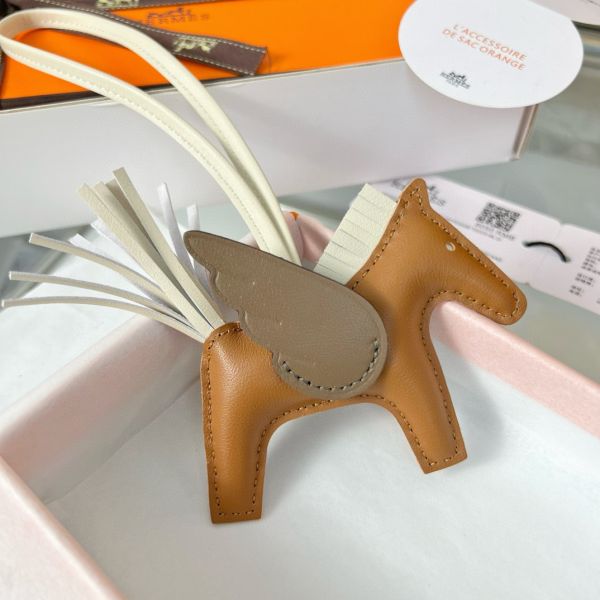 HERM Rodeo Pegase PM Bag Charm in Gold/Craie/Taupe Lambskin