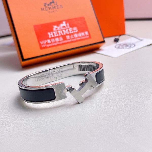 HERM Black Enamel Clic HH Bracelet