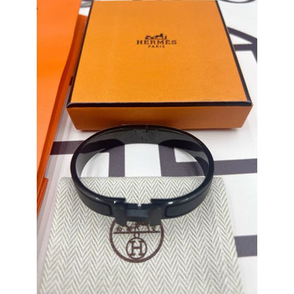 HERM So Black Enamel Clic HH Bracelet