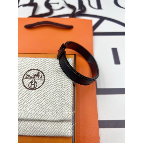 HERM So Black Enamel Clic HH Bracelet