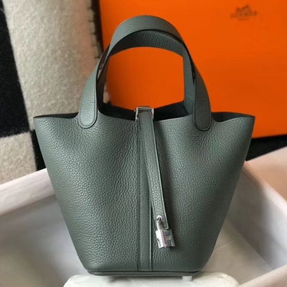 HERM Picotin Lock 18 Bag In Vert Amande Clemence Leather