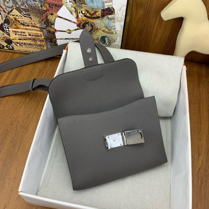 HERM Sac a Depeches 21 Bag in Etain Clemence Leather