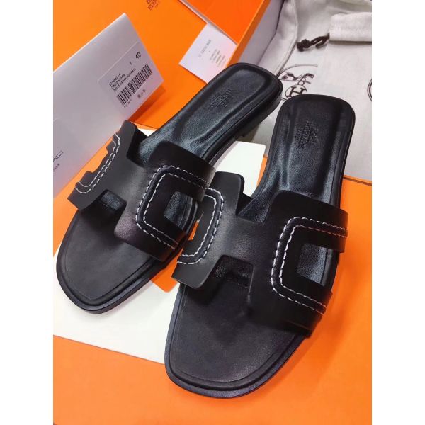 HERM Oran Sandals In Black Leather With Stitched Detail