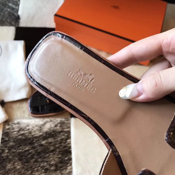 HERM Oran Sandals In Burgundy Shiny Niloticus Crocodile