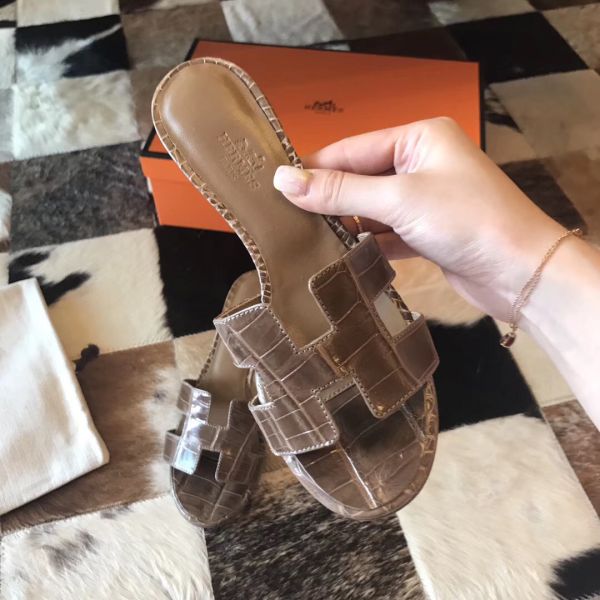 HERM Oasis Sandals In Taupe Shiny Niloticus Crocodile