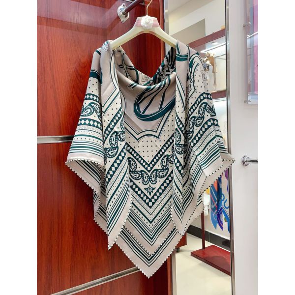 HERM Tourterelle Les Roues de Phaeton Bandana Shawl 140