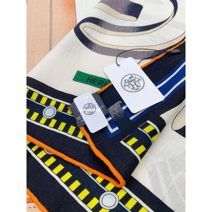 HERM Blanc Lettres Equestres Shawl 140