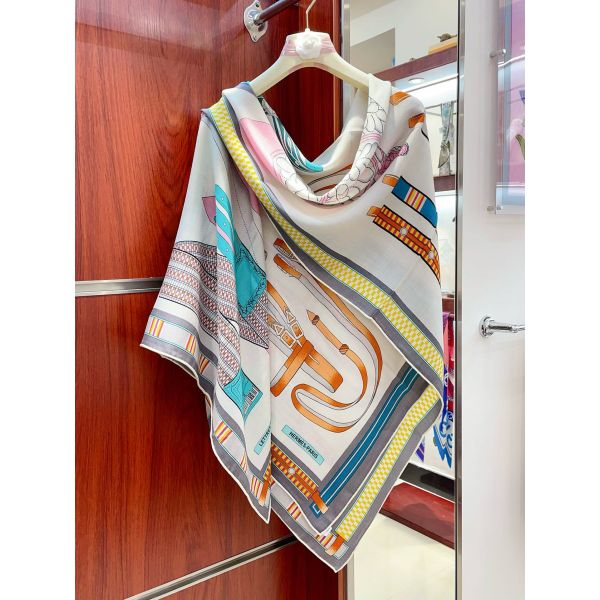 HERM Gris Chine Lettres Equestres Shawl 140