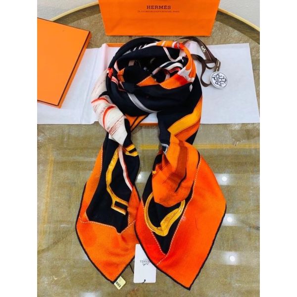 HERM Black Projets Carres Shawl 140