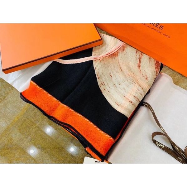 HERM Black Projets Carres Shawl 140