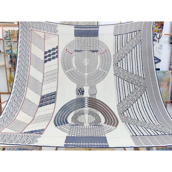 HERM Grey Dressage Tressage Shawl 140