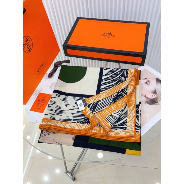 HERM Black/White Cavalier en Formes Shawl 140