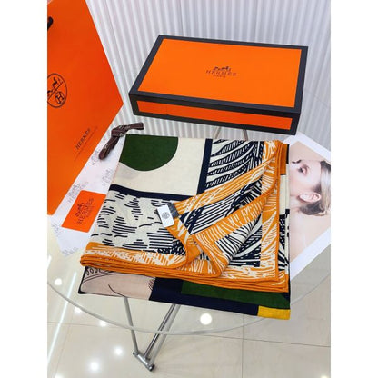 HERM Black/White Cavalier en Formes Shawl 140