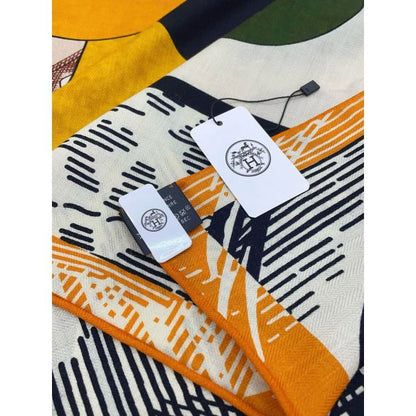 HERM Black/White Cavalier en Formes Shawl 140