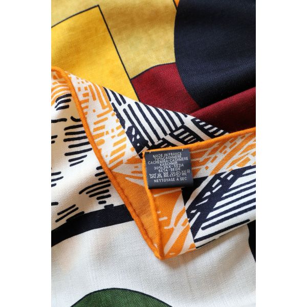 HERM Black/White Cavalier en Formes Shawl 140