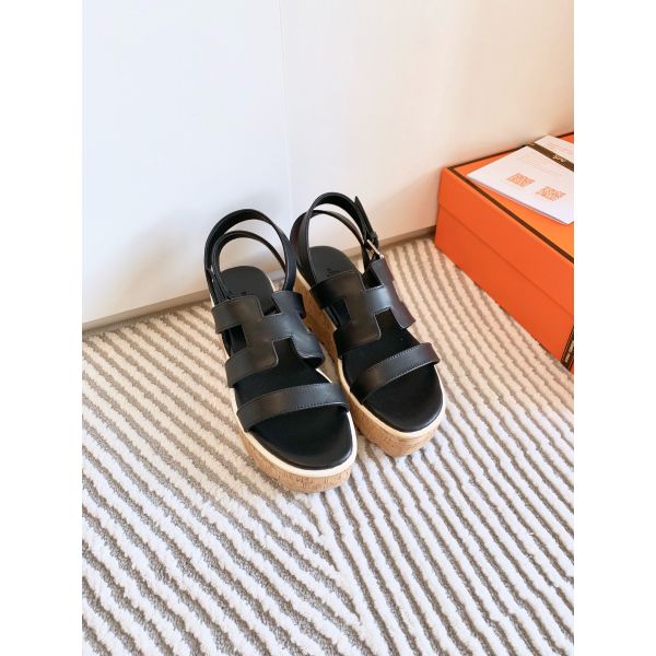 HERM Havane 30 Sandals in Black Calfskin Leather