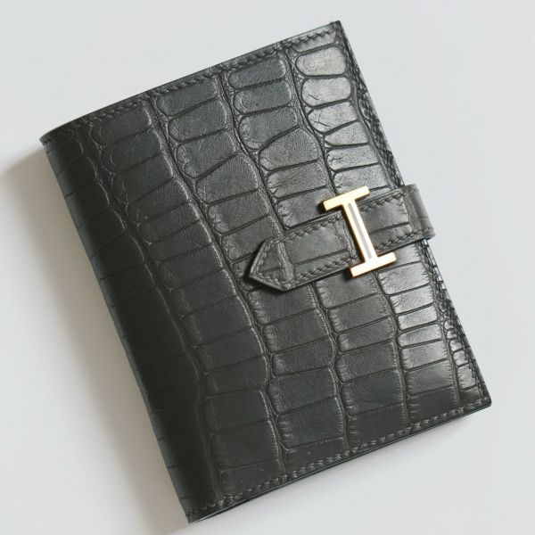 HERM Bearn Compact Wallet in Graphite Matte Alligator Leather