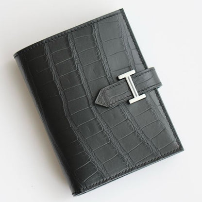 HERM Bearn Compact Wallet in Black Matte Alligator Leather