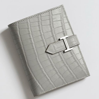 HERM Bearn Compact Wallet in Pearl Grey Matte Alligator Leather