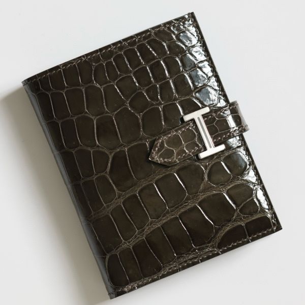 HERM Bearn Compact Wallet in Graphite Shiny Alligator Leather