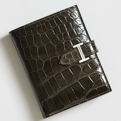 HERM Bearn Compact Wallet in Graphite Shiny Alligator Leather