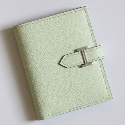 HERM Bearn Compact Handmade Wallet in Vert Fizz Epsom Calfskin