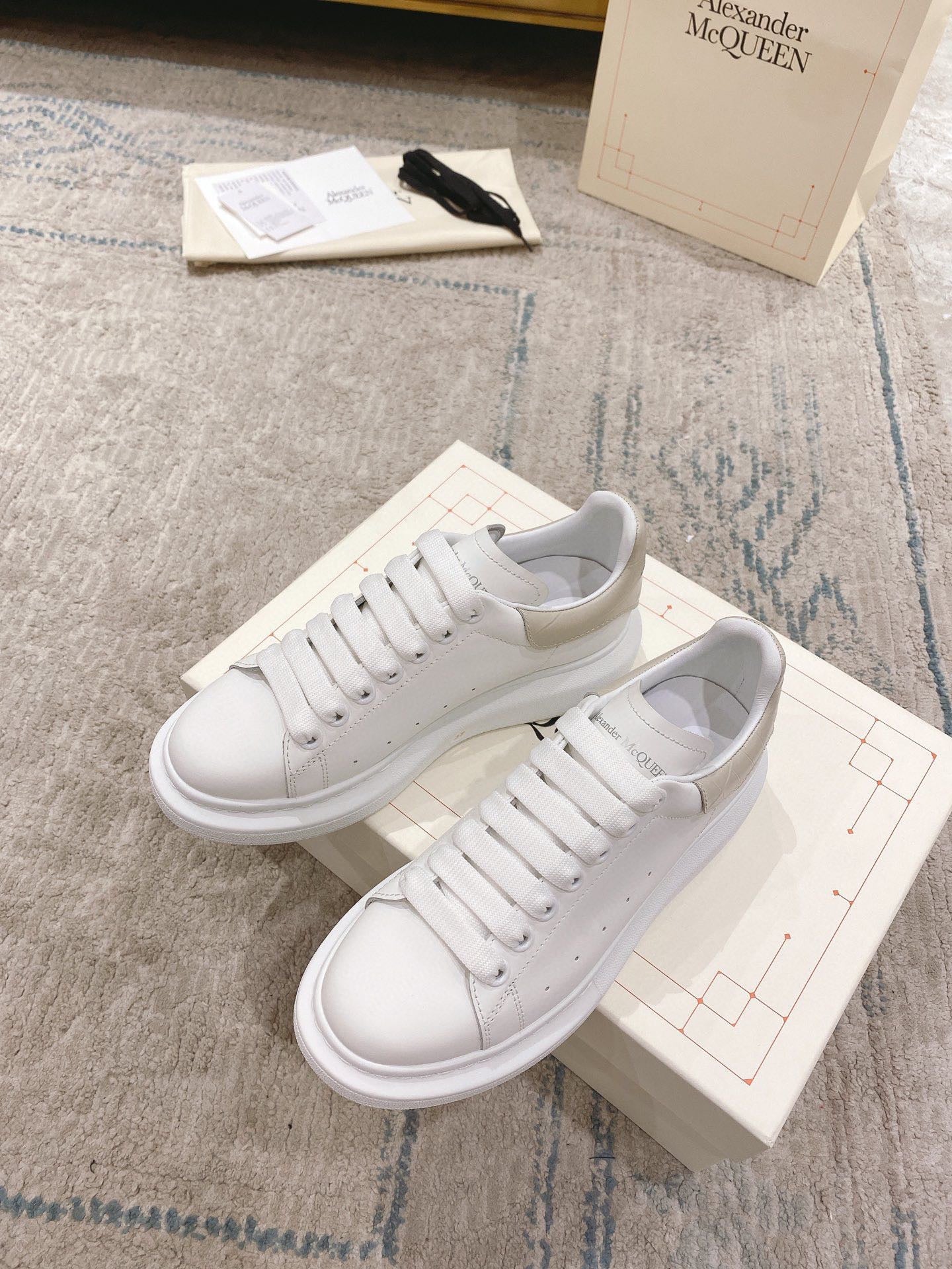 Sneakers & Shoes