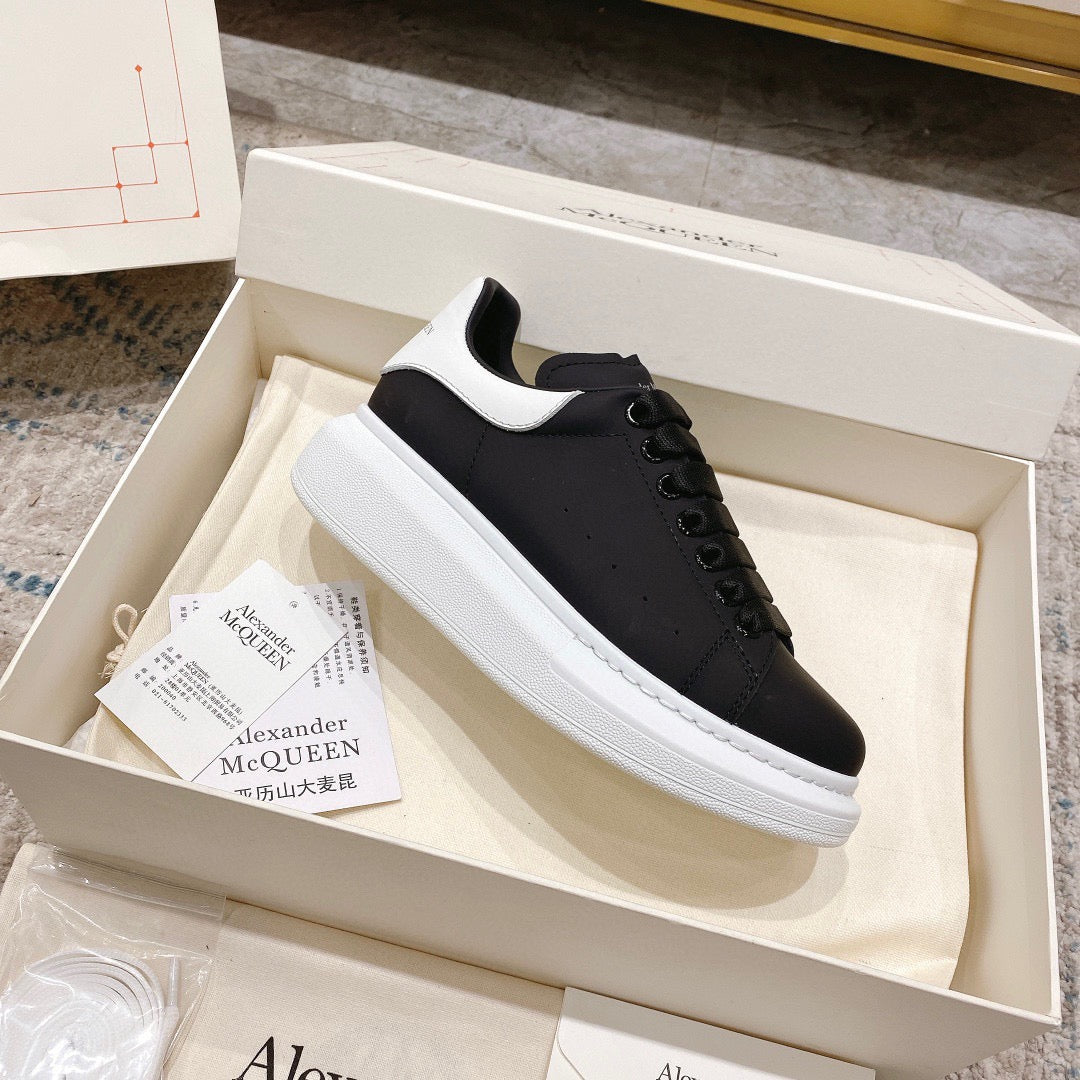 Sneakers & Shoes