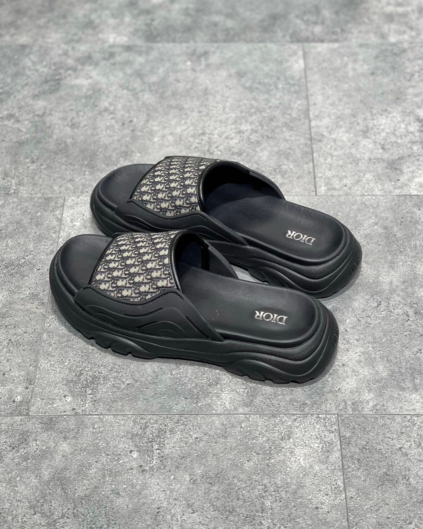 DIO sandal