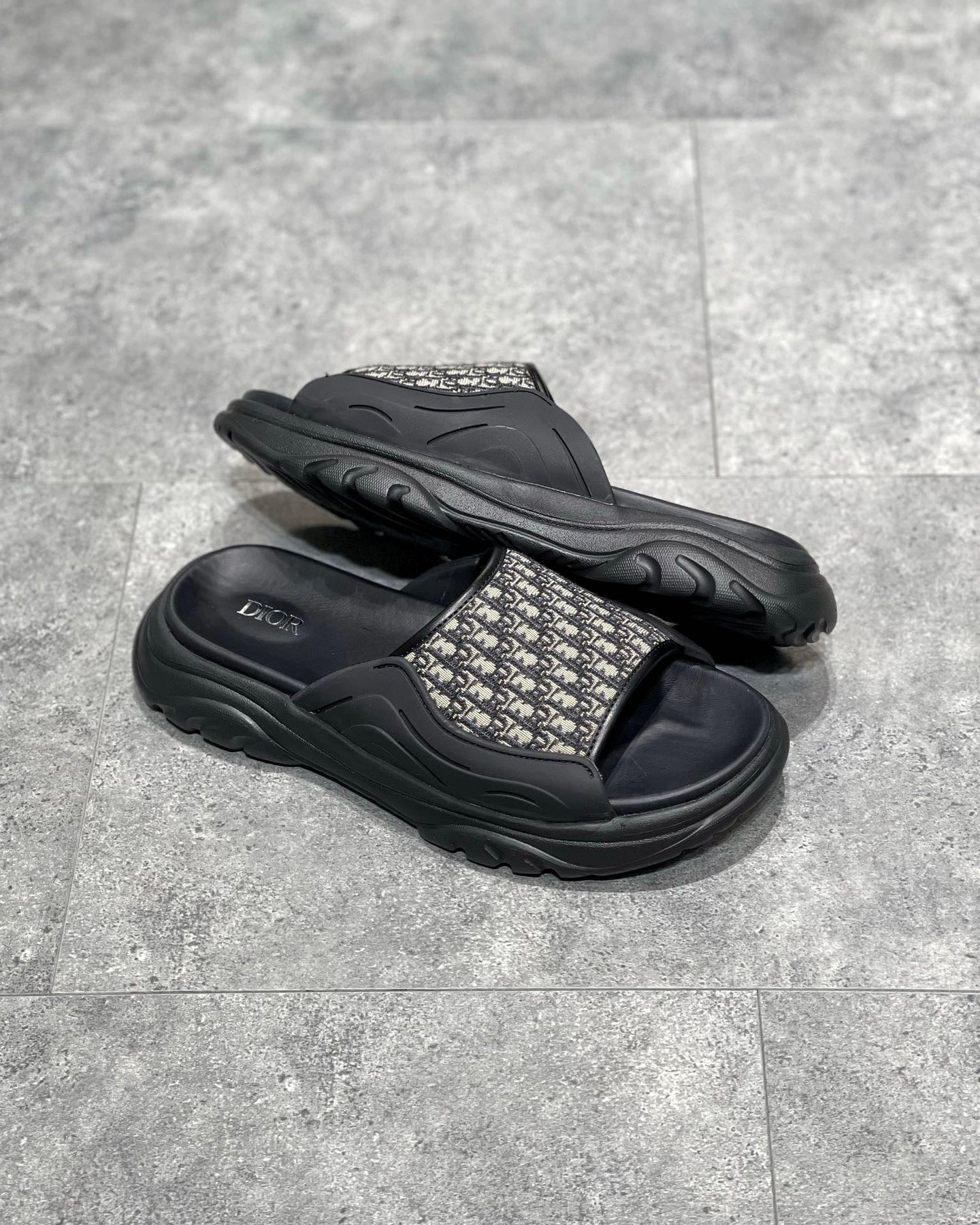 DIO sandal