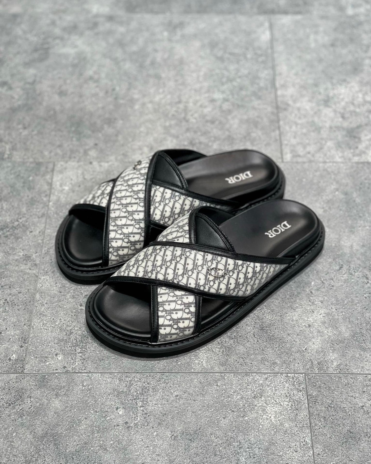 DIO Sandal