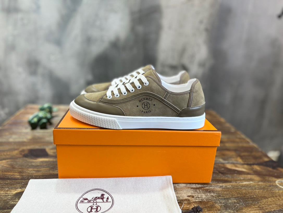 HERM Sneakers