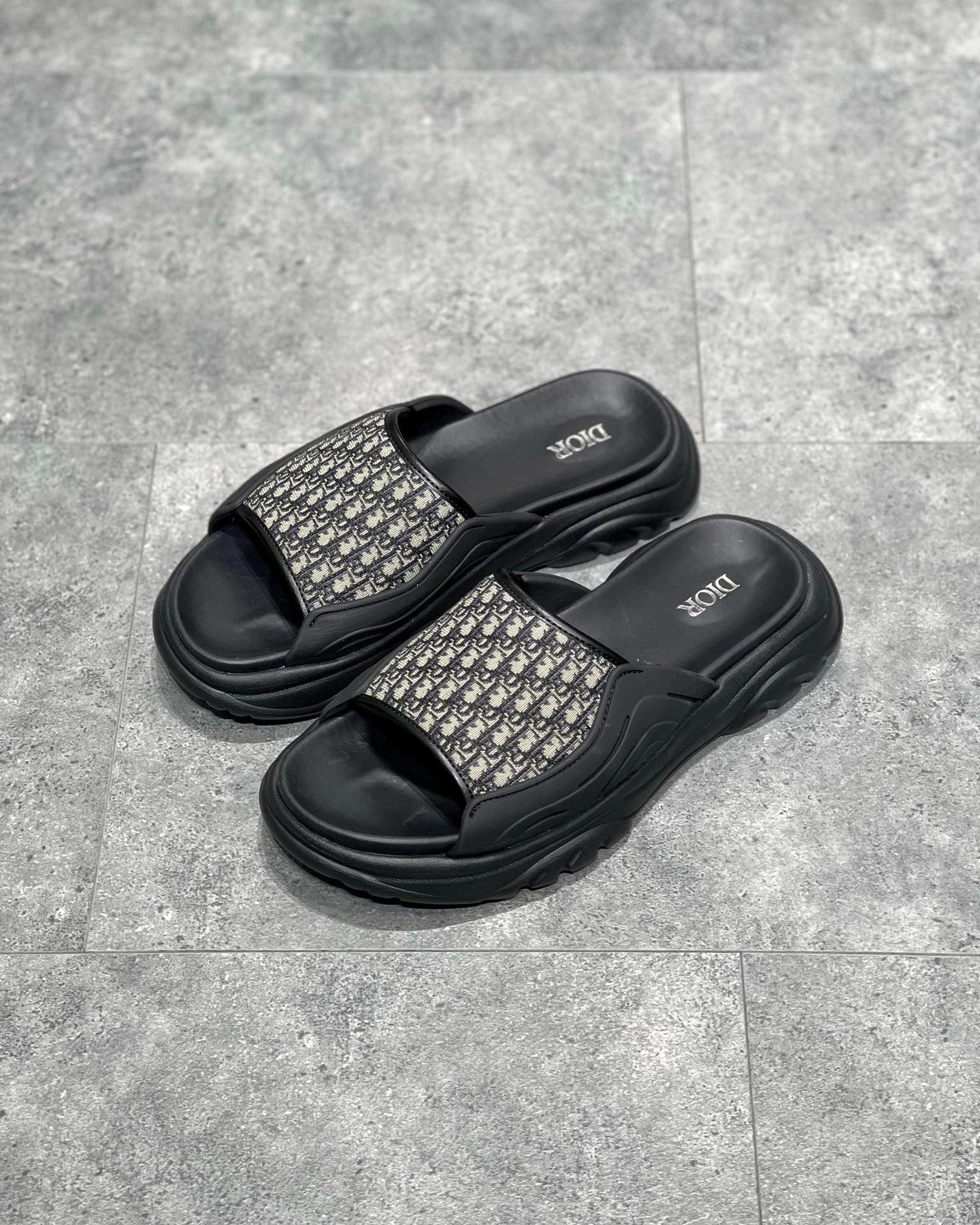 DIO sandal