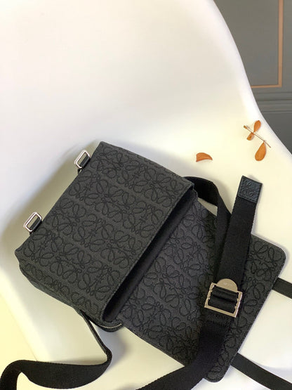 LO Messenger Bag