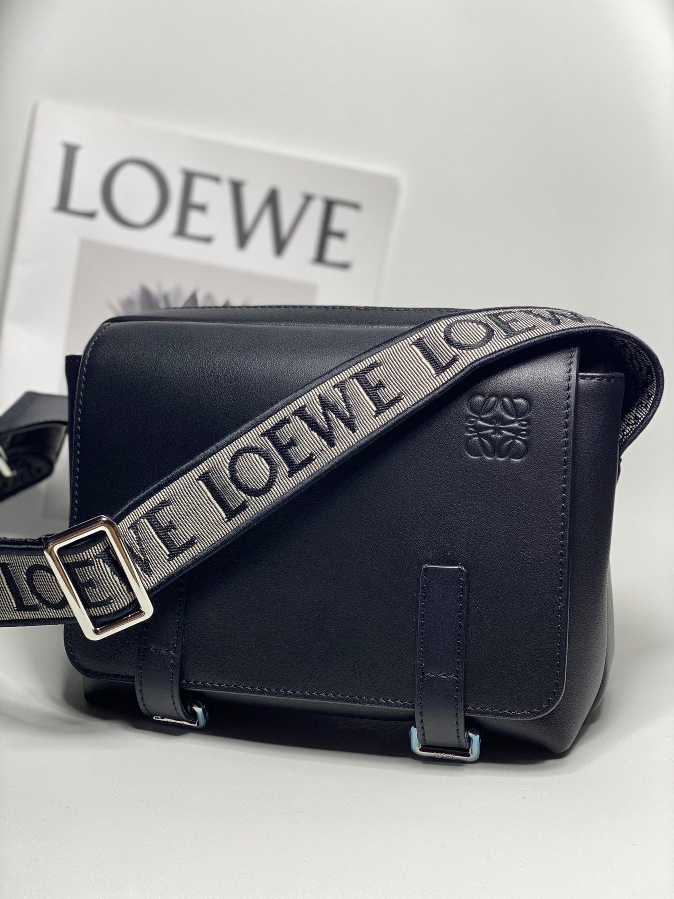 LO Messenger Bag