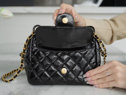 CHA 23C Hobo bag (small)