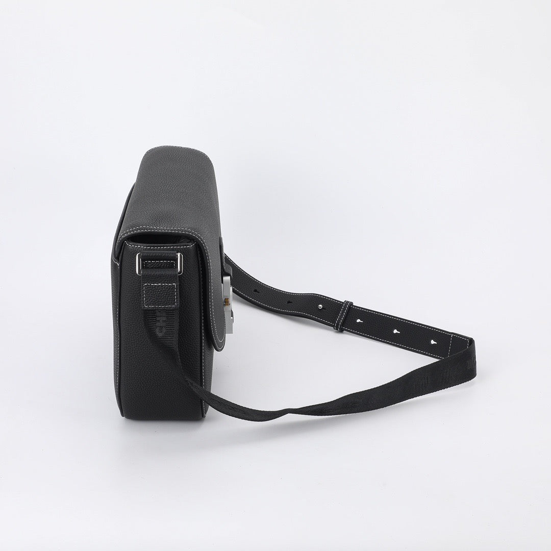 DIO Saddle Messenger Bag