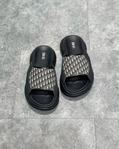 DIO sandal